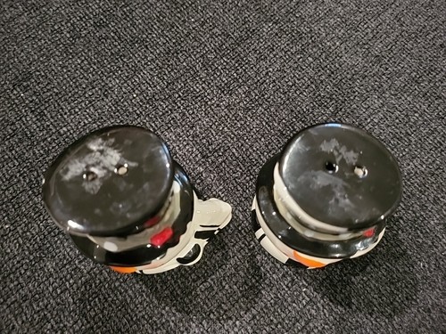 Snowman Salt And Pepper Shakers. 2 Holes On Top Of Each - Picture 2 of 6