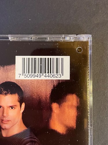 RICKY MARTIN Self Titled AUTOGRAPHED CD 1999 Signed By Ricky - Foto 5 di 5