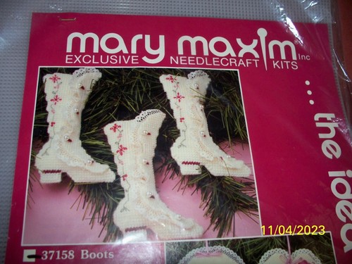 NEEDLEPOINT - PLASTIC CANVAS KITS ASSORTED VINTAGE - ASSORTED BRANDS - U-PICK 1 - Picture 11 of 26