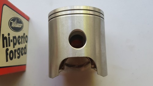 WISECO 380P4 380M07100 PISTON KIT 1.00MM SUZUKI DS250 TM250 TS250 NEW - Picture 5 of 8