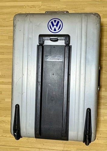 Zero Halliburton Silver 2-wheels Carry Case Suitcase USED 75cm×50cm×24cm F/S - Picture 2 of 7