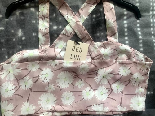 Women's New QED LONDON Pink Floral Crop Short Top Size 18 - But Really Size 12 - Picture 4 of 5