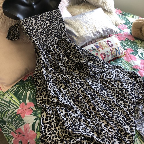 Dress Hi low leopard size 8 stretchy - Picture 3 of 4