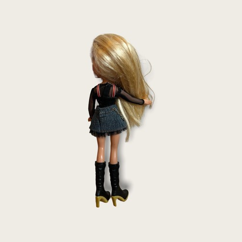 Muñeca Bratz 2001 Cloe raro conjunto punk Union Jack top red de pesca - Imagen 3 de 10
