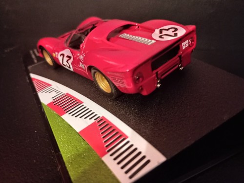 Ferrari 330 P4 24h Daytona L. Bandini - C. Amon 1967 Diecast Vehicle in 1/43 - Picture 4 of 6