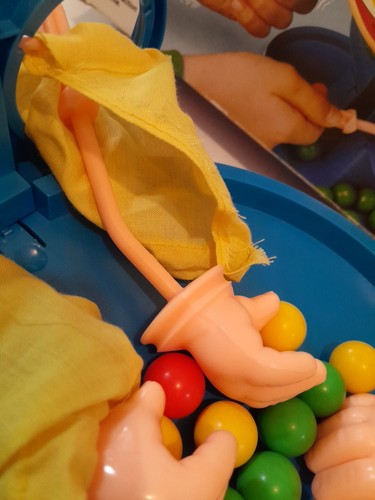 Vintage Down The Hatch MB Games Rare 1980s Board Game Skill Action Retro - Picture 5 of 6