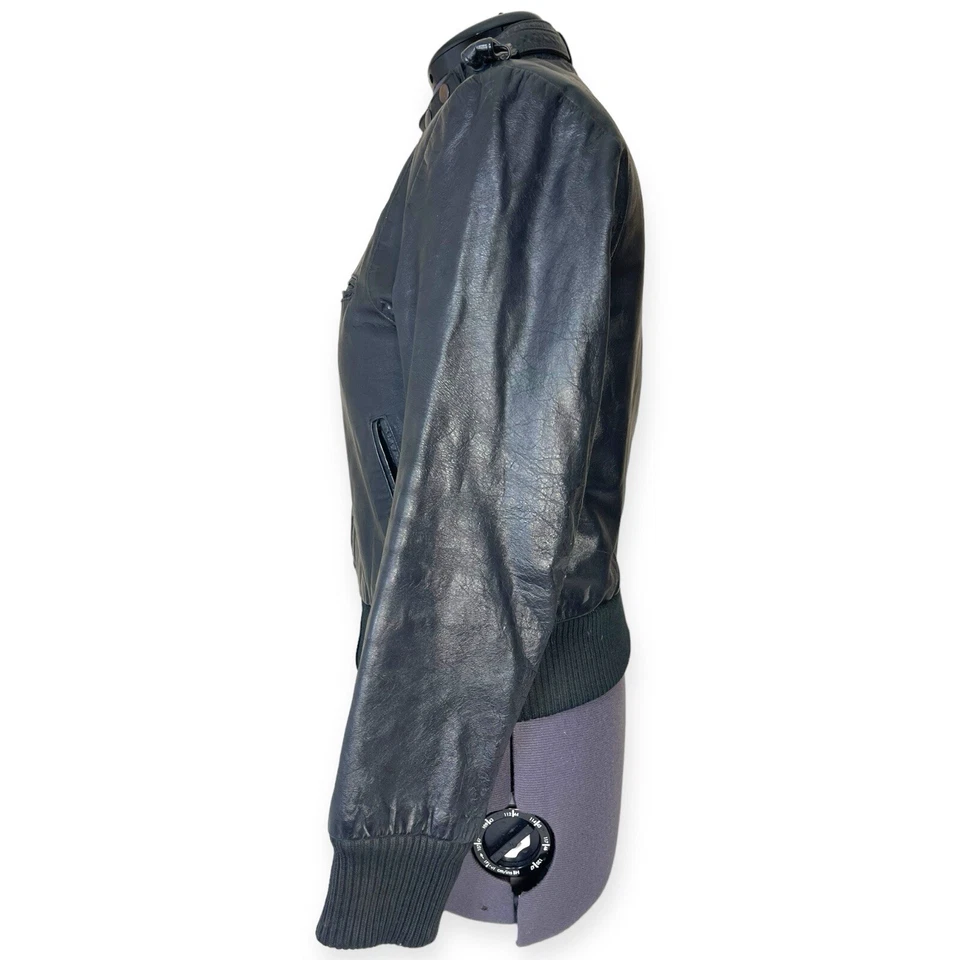 Chaqueta de bombardero de motocicleta vintage Berman's de cuero negro con cremallera para mujer talla 10 Foto 2 de 4
