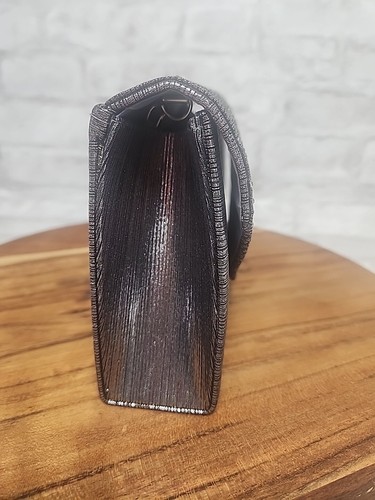 Nodykka Damen Clutch Silber Nieten mit Silberkettenriemen - Bild 5 von 10