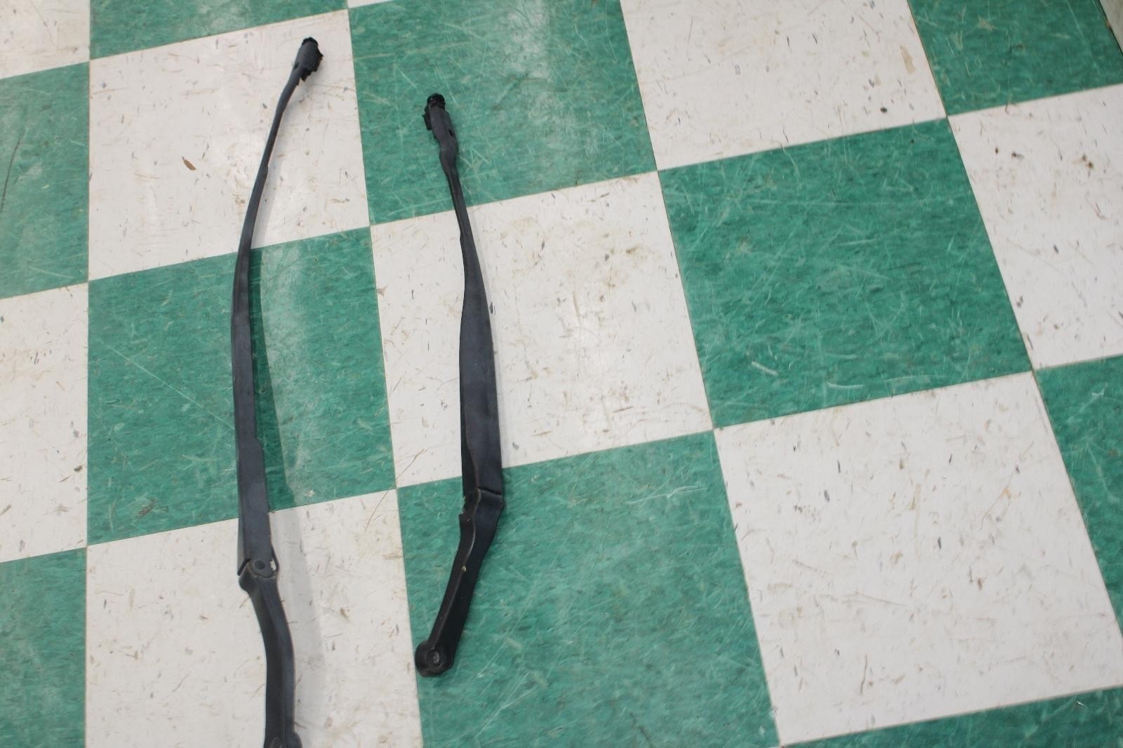 Maserati Ghibli 2014-2020 Front Left, right Wiper arms Pair