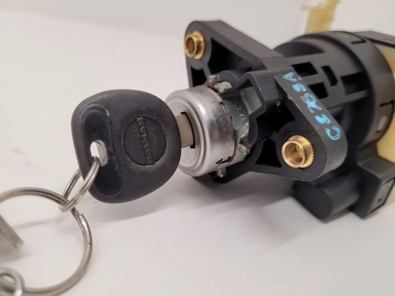 Interruptor de ignição Chevrolet Impala 2000-2005 com chave 22670487 - Imagem 2 de 4