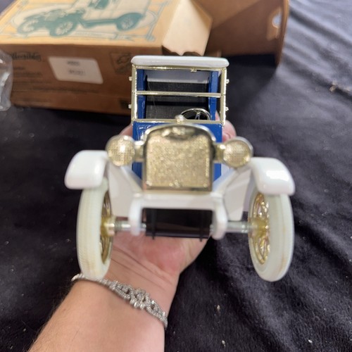 ERTL 1923 Replica Delivery Panel Truck JACUZZI Metal Diecast Bank - Picture 5 of 7