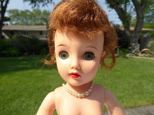 2 VINTAGE MISS REVLON VT-18 IDEAL PLAY FASHION DOLLS w DRESSES & HATS - Bild 9 von 24