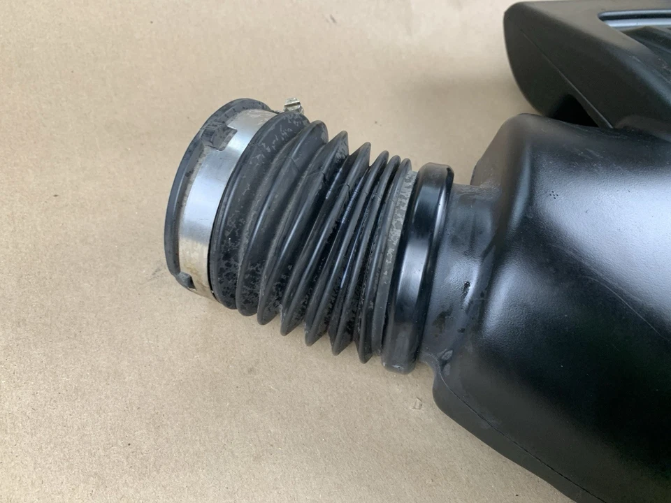 Chevrolet Cobalt 2009 2,2 L motor filtro de aire salida conducto manguera de admisión 25808955 Foto 3 de 4