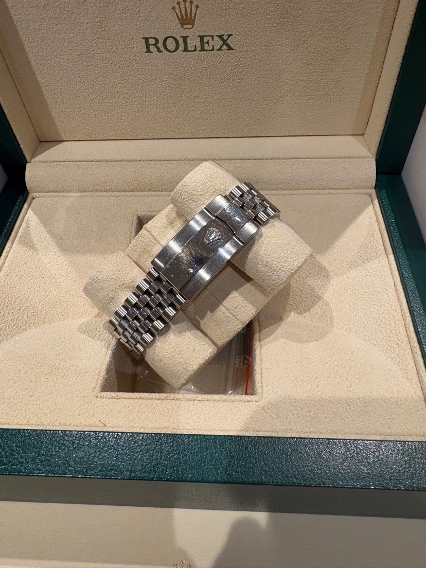 Rolex Datejust 36mm 126200 Mint Green Dial Box & Papers 2022 image 7