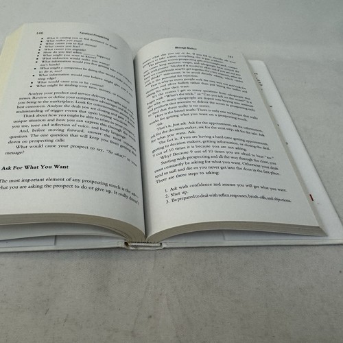 Fanatical Prospecting: The Ultimate Guide to Opening Sales Conversations: VGood - Picture 10 of 10