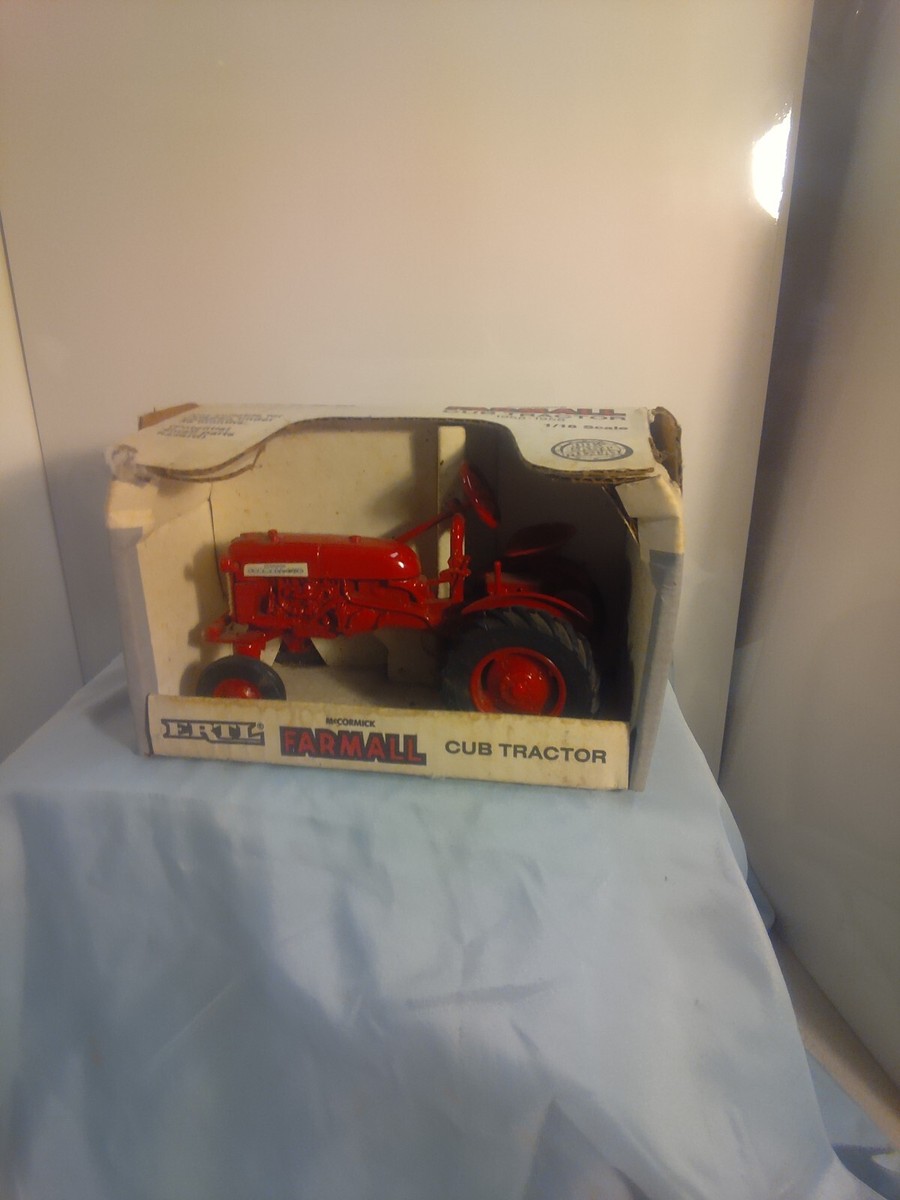 Ertl McCormick Farmall Cub Tractor In Original Box 1/16