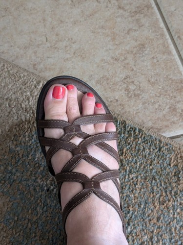 B.O.C. Born Brown Strappy Sandals Buckle Womens Shoe Size 8 M - Picture 7 of 7