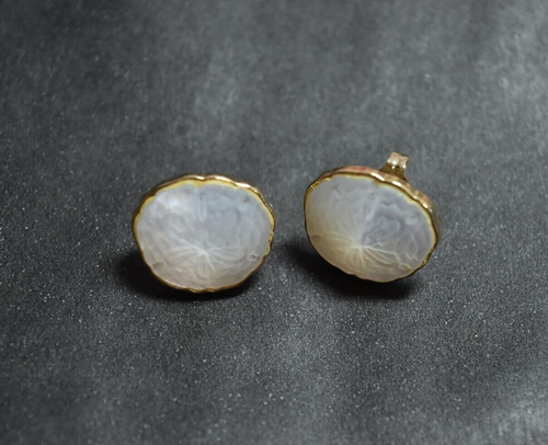 14K Gold Kabana Carved Mother of Pearl Sand Dollar Pierced Post Earrings - Picture 3 of 16