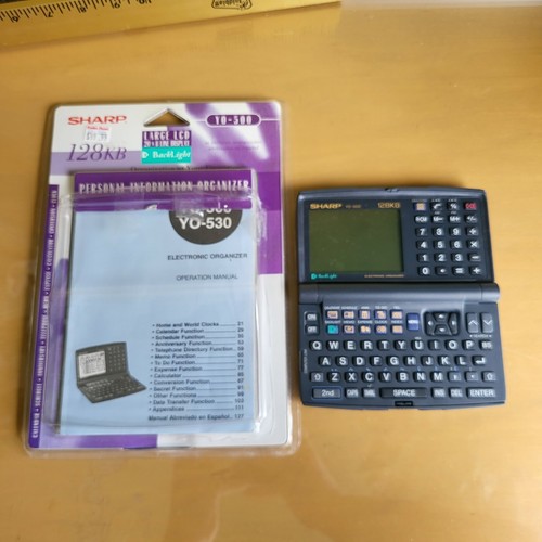 Sharp YO500 Organisateur d'informations personnelles avec écran rétroéclairage grand écran LCD 128kb - Photo 2 sur 12
