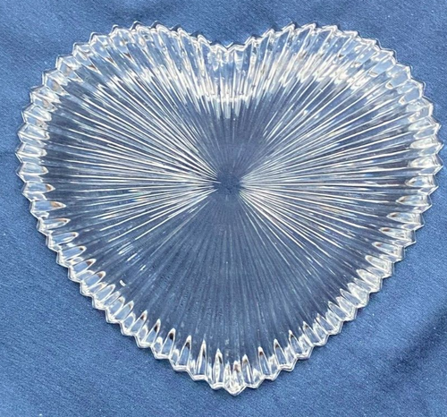 Heart Shaped Heavy Glass Scalloped Trinket Tray/ Candy Dish Clear - Imagen 2 de 2