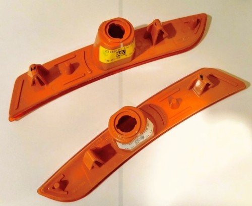 Cadillac ATS CTS & CTS-V FRONT BUMPER AMBER SIDE MARKERS 23169181 & 23169182 - Picture 2 of 3
