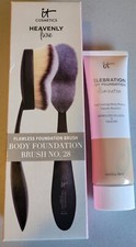 Body Foundation It Cosmetics Celebration illumination in LIGHT 3.4 oz with Brush
