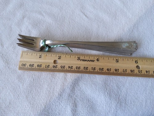 6 National Silver Co. Viceroy 6" Cocktail / Seafood Fork No Mono Silverplate - Picture 3 of 3