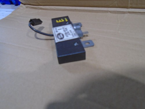 Range Rover P38 Aerial AM/FM Antenna Amplifier Module AMR3323 Right Hand (E) - Picture 3 of 4
