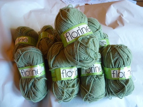 10 pelotes de laine acrylique FLORINE vert 10 pelotes de laine acrylique FLORINE vert