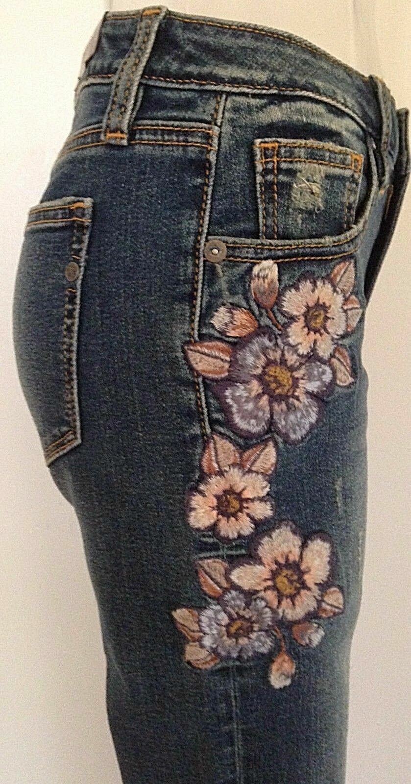 Miss Me Mid -Rise Ankle Skinny jeans NWT storlek 28 blombroderi Miss Me Mid -Rise Ankle Skinny jeans NWT storlek 28 blombroderi