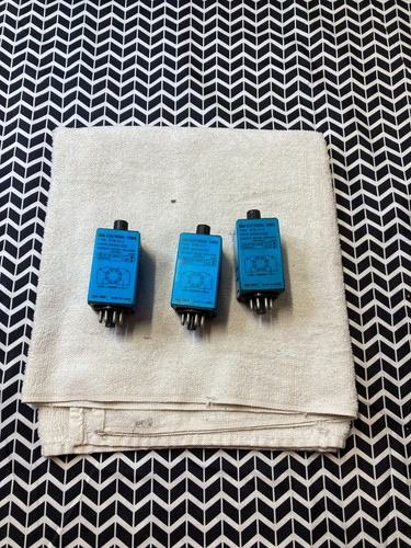 Idec RTE-P11 Electronic Timer RTEP11 24V lot of 3 - Picture 1 of 6