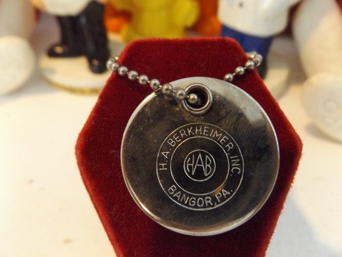 VINTAGE BANGOR PA ADVERTISING BERKHEIMER UNIQUE SCREWDRIVER KEYCHAIN - Picture 2 of 9