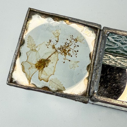 Vintage Etched Glass Trinket Box with Pressed Flower Lid Jewelry Holder - Picture 4 of 11