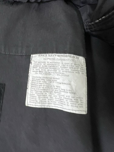 Chaqueta cortavientos vintage de la Marina de los Estados Unidos 40L Neptune Garment Co negra militar años 70 80 - Imagen 6 de 9