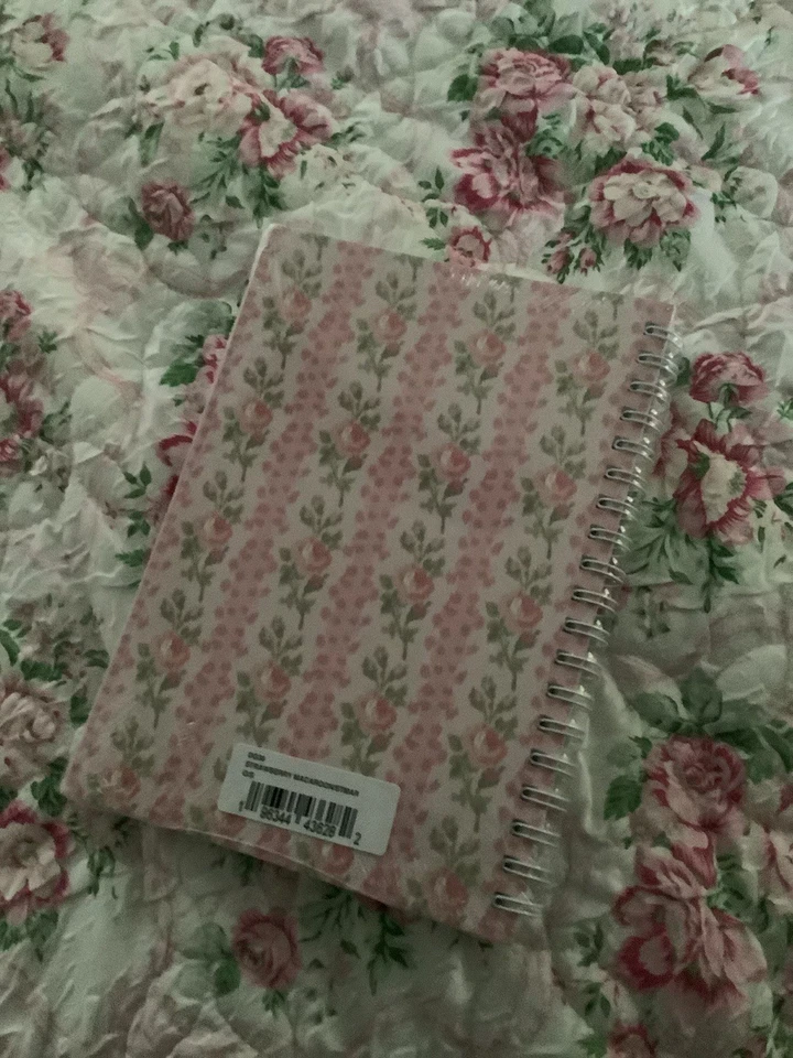 🎀Cuaderno espiral LoveShackFancy 🎀Strawberry Macaroon🎀 Foto 2 de 3