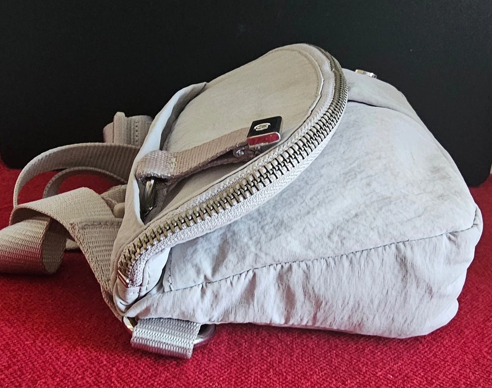 Bolso Bandolera Ajustable Lululemon Toda la Noche Festival Gris Claro Foto 4 de 4
