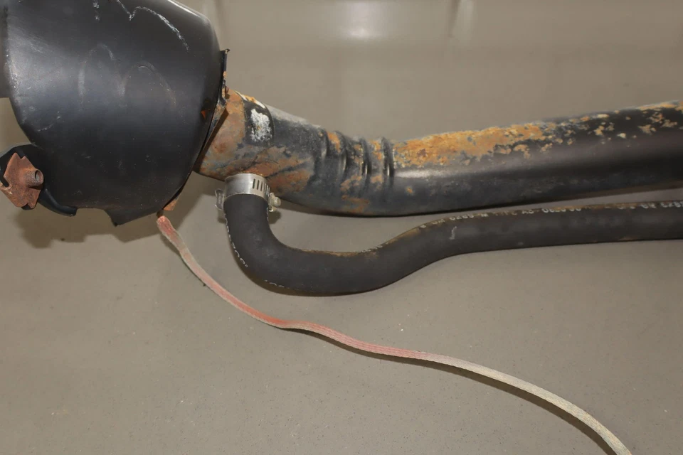 1999 GMC Sierra 3500 双重汽油燃料填充颈部 7.4L GMT400 OBS 原始设备制造商 — 第 3/4 张图片