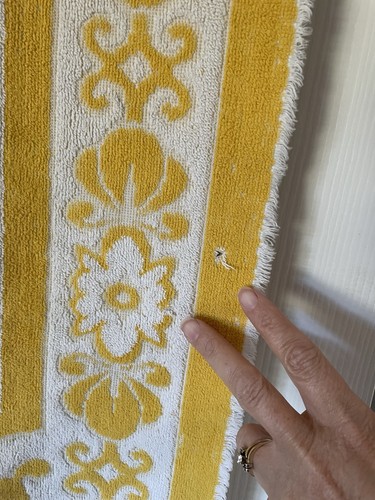 VTG Sears Drylon Bath Towel Yellow Flowers Reversed Sculpted MCM Fringe - Picture 3 of 9