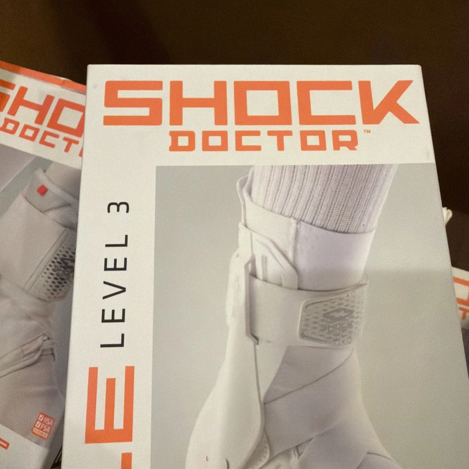 Tobillera Shock Doctor con protector de soporte moldeado nivel 3, talla mediana Foto 4 de 4
