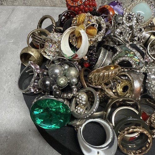 JOB LOT Costume Jewellery Rings Vintage/Modern x100 Bundle Party Craft Upcycle - Picture 4 of 11