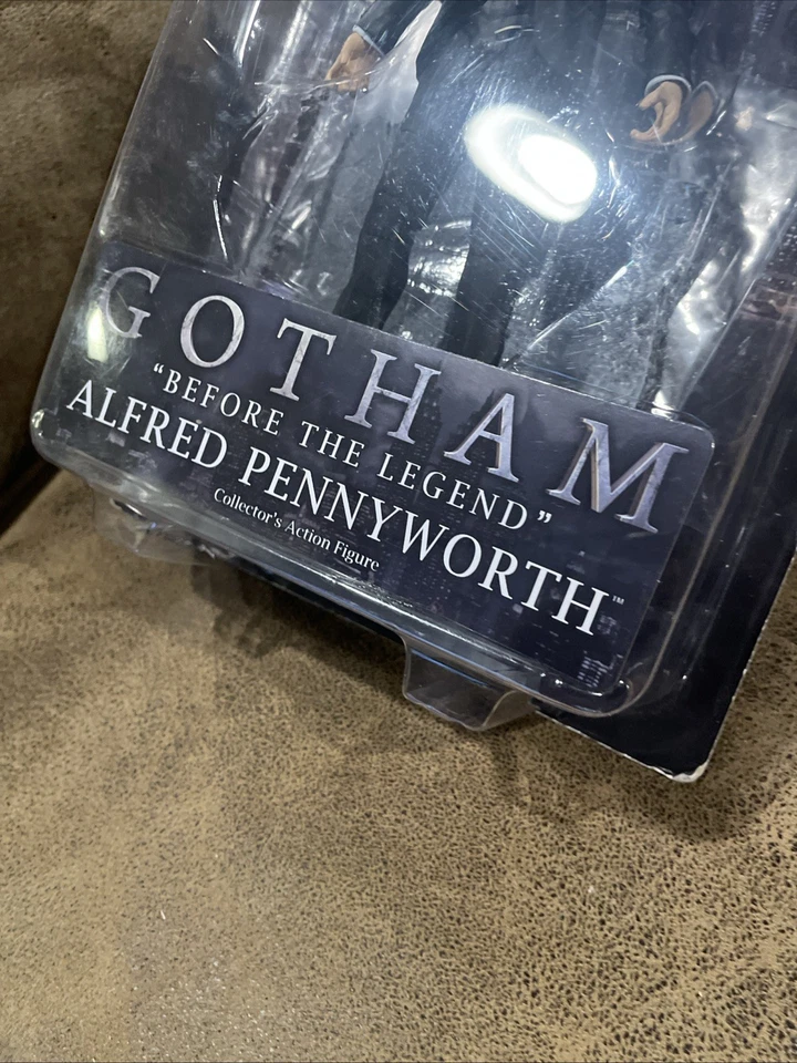 Figura DC Batman Gotham Before The Legend ALFRED PENNYWORTH Diamond Select Nueva Foto 3 de 4