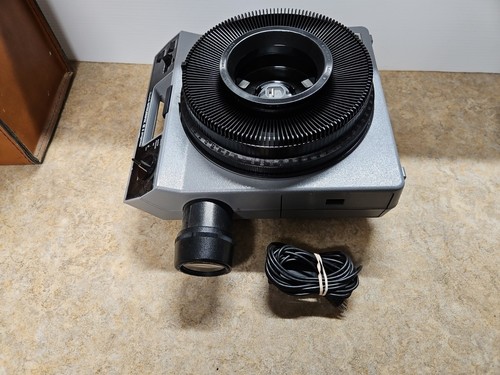 Proyector de diapositivas Kodak Ektagraphic III A carrusel con control remoto probado con carrusel - Imagen 5 de 8