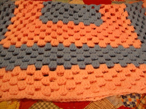 NEU handgestrickt gehäkelt Baby Decke Quilt 32" Quadrat PINK BLAU Kinderzimmer Dekor 267 - Bild 5 von 6