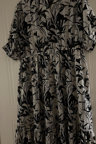 JD Williams Chiffon Floaty Short Sleeve Lightweight Dress Size 18 - Picture 8 of 11