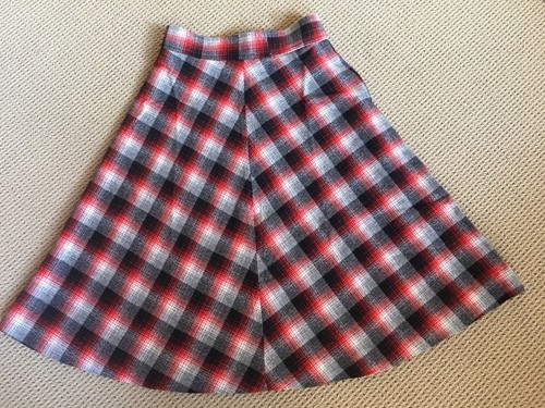 Vintage Women Two Piece 40’s Plaid Red Black sz 2/4 ? hidden pocket XS 27” - Picture 8 of 12