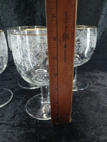 Pressed Glass Goblets Set Of 4 Gold Rim Grap Vine Applied Thumb Print - Bild 5 von 6