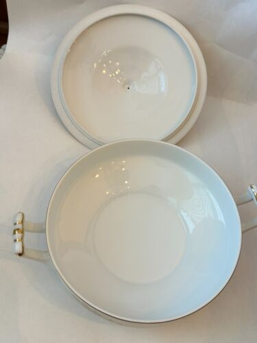 Rose China Occupied Japan Covered Serving Dish, Cream Floral White Blue, 1945-48 - Picture 5 of 5