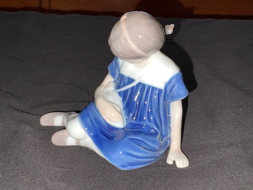 B&G Bing and Grondahl Figurine Little Girl Sitting With Doll 1526 - Picture 2 of 8