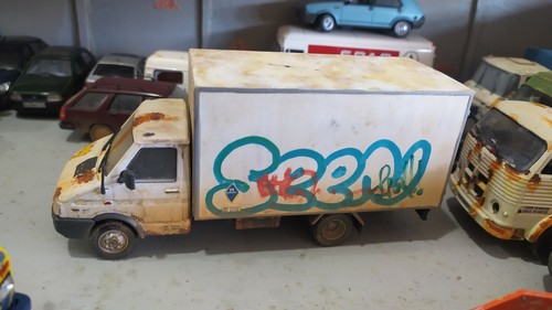 Pegaso Iveco Daily - IXO Salvat - 1/43 modificado grafiti abandonado desguace - Imagen 4 de 10