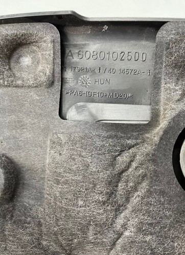 CUBIERTA MOTOR MERCEDES BENZ CLASE A 2020 A6080102500 - Imagen 3 de 5